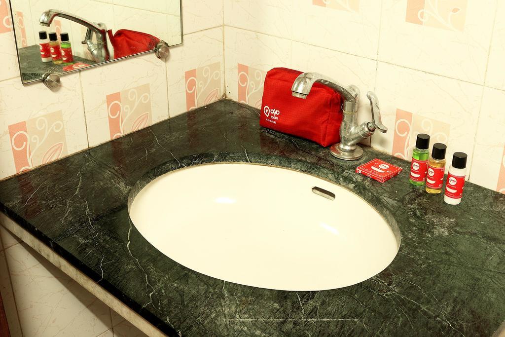 Oyo 1224 New Alipore Колката Екстер'єр фото